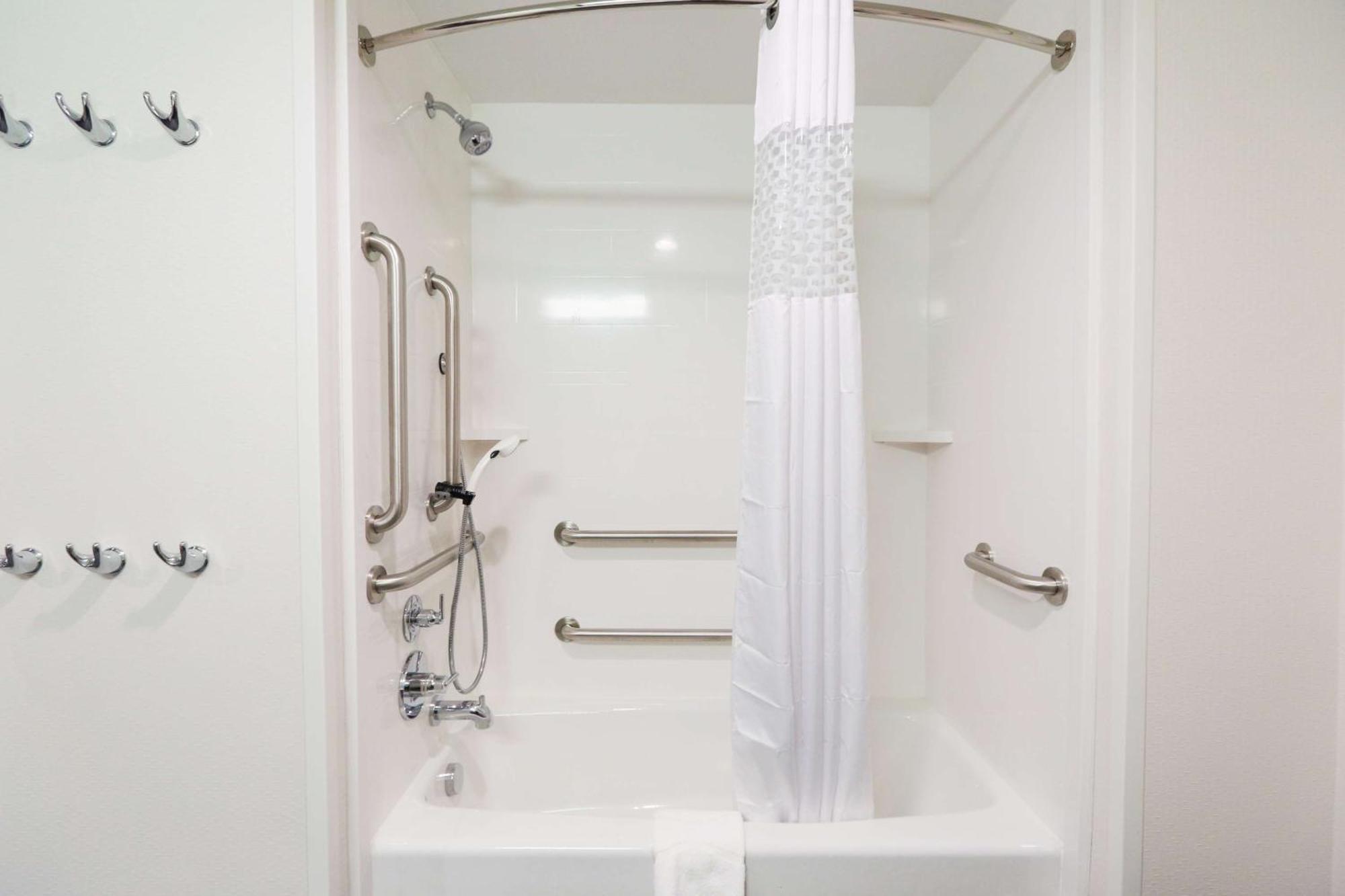 King Room with Accessible Tub - Mobility and Hearing Access/Non-Smoking